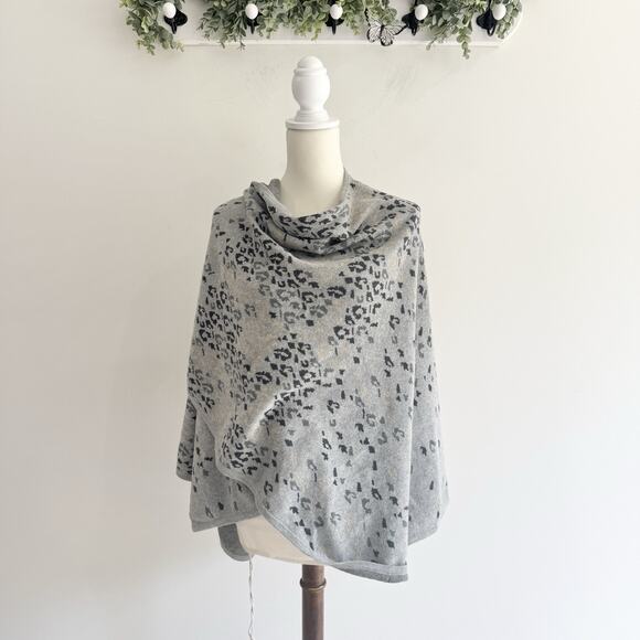CAbi Accessories - Cabi "Gigi" cape poncho Grey Leopard Animal Print One Size #CV